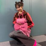 Yuri Tsunematsu Instagram - 🎎 #ツネからの誕生日動画 3月生まれの方💞 お誕生日おめでとうございます！！！ 皆さんにとって素敵な一年になりますように✨ Happy birthday to people are born in March!!! Wish you have a happy day and a nice year✨ 花粉がつらい季節になってきましたね… 最近は舞台「ハザカイキ」の稽古な日々！ 3/31の初日に向けて素晴らしいものを届けられるよう頑張ります！ 今回の #恒私服 は… 👜　#marcjacobs 🧥&👖 #nontokyo 🩳　#vintage 👡　#ugg リボンバッグは私の手作り✌️🎀 The crochet bow bag is hand-knitted by me✨ #yuritunes #bowbag #crochet