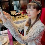 Yuri Tsunematsu Instagram - 🫖 なかちーとアフタヌーンティーしてきた🫖₊˚⊹♡ ハザカイキも観に来てくれて 「頑張ったねぇ〜！今日はお疲れ様会だから“おつかぬんてぃー”だよ」って連れてきてくれた🫶 おかゆいは忙しくて会えなかったから2人でオシャレアフタヌーンティー写真を送りつけてた🤳 今度はバカヲタロボで揃って会いたいね☺️ なかちーありがとう₊˚⊹♡ ラブ〜！！！　@yurikanakamura_official