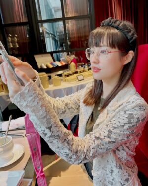 Yuri Tsunematsu Instagram - 🫖
なかちーとアフタヌーンティーしてきた🫖₊˚⊹♡
ハザカイキも観に来てくれて
「頑張ったねぇ〜！今日はお疲れ様会だから“おつかぬんてぃー”だよ」って連れてきてくれた🫶

おかゆいは忙しくて会えなかったから2人でオシャレアフタヌーンティー写真を送りつけてた🤳

今度はバカヲタロボで揃って会いたいね☺️

なかちーありがとう₊˚⊹♡
ラブ〜！！！　@yurikanakamura_official