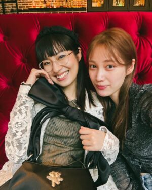 Yuri Tsunematsu Instagram - 🫖
なかちーとアフタヌーンティーしてきた🫖₊˚⊹♡
ハザカイキも観に来てくれて
「頑張ったねぇ〜！今日はお疲れ様会だから“おつかぬんてぃー”だよ」って連れてきてくれた🫶

おかゆいは忙しくて会えなかったから2人でオシャレアフタヌーンティー写真を送りつけてた🤳

今度はバカヲタロボで揃って会いたいね☺️

なかちーありがとう₊˚⊹♡
ラブ〜！！！　@yurikanakamura_official