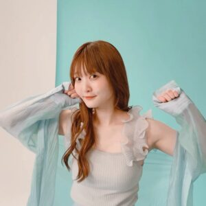Yurika Kubo Instagram - 「可愛くって意地悪しちゃう」ジャケットオフショット🫧
5月24日発売です🍑
・
・
・
styling @oshida__ayaka 

▷
#シカコ #shikaco #小鹿 #시카코 
#久保ユリカ #kuboyurika #久保百合花 #쿠보유리카 #奈良 #NARA #나라 #鹿 #deer #사슴 #ootd #오오티디 #옷스타그램 #코디 #勇者が死んだ #マルグリット #可愛くって意地悪しちゃう #カワイジ