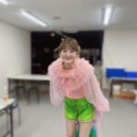 Yurika Kubo Instagram - 東京ライブイベント着用衣装🤍 ・ ・ ・ 基本的に私は超絶照れ屋なので 自分から「私のライブこない？」って 絶対に誘わないタイプなのですが 唯一「ライブ行きたいんだけど🫶🏻」って わざわざ直接言ってくるのはこの人だけ😂 珍しい女子だわねーーー！！ ありがとーーーー！！！ お花までもらっちゃった👼🏻 （岩みたいな入浴剤もくれた） ・ ・ ・ #シカコ #shikaco #小鹿 #시카코 #久保ユリカ #kuboyurika #久保百合花 #쿠보유리카 #奈良 #NARA #나라 #鹿 #deer #사슴 #ootd #오오티디 #옷스타그램 #코디 #ステージ衣装 #衣装 #可愛くって意地悪しちゃう #カワイジ #リリイベ #山野ホール #りっぴー #りぴしか