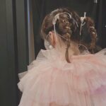 Yurika Kubo Instagram - 東京ライブイベント着用衣装🤍 ・ ・ ・ 基本的に私は超絶照れ屋なので 自分から「私のライブこない？」って 絶対に誘わないタイプなのですが 唯一「ライブ行きたいんだけど🫶🏻」って わざわざ直接言ってくるのはこの人だけ😂 珍しい女子だわねーーー！！ ありがとーーーー！！！ お花までもらっちゃった👼🏻 （岩みたいな入浴剤もくれた） ・ ・ ・ #シカコ #shikaco #小鹿 #시카코 #久保ユリカ #kuboyurika #久保百合花 #쿠보유리카 #奈良 #NARA #나라 #鹿 #deer #사슴 #ootd #오오티디 #옷스타그램 #코디 #ステージ衣装 #衣装 #可愛くって意地悪しちゃう #カワイジ #リリイベ #山野ホール #りっぴー #りぴしか