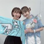 Yurika Kubo Instagram - 東京ライブイベント着用衣装🤍 ・ ・ ・ 基本的に私は超絶照れ屋なので 自分から「私のライブこない？」って 絶対に誘わないタイプなのですが 唯一「ライブ行きたいんだけど🫶🏻」って わざわざ直接言ってくるのはこの人だけ😂 珍しい女子だわねーーー！！ ありがとーーーー！！！ お花までもらっちゃった👼🏻 （岩みたいな入浴剤もくれた） ・ ・ ・ #シカコ #shikaco #小鹿 #시카코 #久保ユリカ #kuboyurika #久保百合花 #쿠보유리카 #奈良 #NARA #나라 #鹿 #deer #사슴 #ootd #오오티디 #옷스타그램 #코디 #ステージ衣装 #衣装 #可愛くって意地悪しちゃう #カワイジ #リリイベ #山野ホール #りっぴー #りぴしか