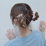 Yurika Kubo Instagram - 東京ライブイベント着用衣装🤍 ・ ・ ・ 基本的に私は超絶照れ屋なので 自分から「私のライブこない？」って 絶対に誘わないタイプなのですが 唯一「ライブ行きたいんだけど🫶🏻」って わざわざ直接言ってくるのはこの人だけ😂 珍しい女子だわねーーー！！ ありがとーーーー！！！ お花までもらっちゃった👼🏻 （岩みたいな入浴剤もくれた） ・ ・ ・ #シカコ #shikaco #小鹿 #시카코 #久保ユリカ #kuboyurika #久保百合花 #쿠보유리카 #奈良 #NARA #나라 #鹿 #deer #사슴 #ootd #오오티디 #옷스타그램 #코디 #ステージ衣装 #衣装 #可愛くって意地悪しちゃう #カワイジ #リリイベ #山野ホール #りっぴー #りぴしか