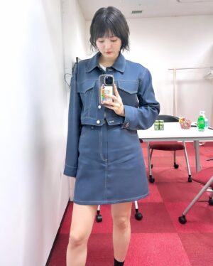 Yurika Kubo Instagram - #声優と夜あそび 衣装🧖🏻‍♀️🌈
今も膝に顔あるよ！

▷

#シカコ #shikaco #小️鹿 #시카코
#久保ユリカ #kuboyurika #久保百合花 #쿠보유리카 #奈良 #NARA #나라 #鹿 #deer #사슴 #声優と夜あそび木曜日 #浪川花江と夜あそび