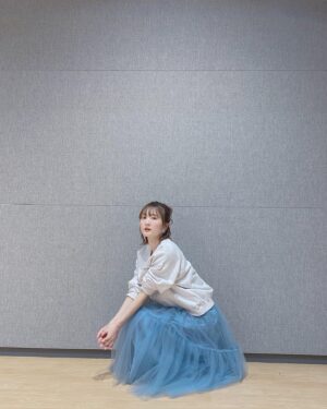 Yurika Kubo Instagram - 青ブタ！2023年夏劇場公開です🌈
よろしくお願いします☃️

・
・
・
sweat @agnesb_officiel 
shoes @newbalance 

▷
#シカコ #shikaco #小鹿 #시카코 
#久保ユリカ #kuboyurika #久保百合花 #쿠보유리카 #奈良 #NARA #나라 #鹿 #deer #사슴 #ootd #오오티디 #옷스타그램 #코디 #sneaker #スニーカー #ニューバランス #newbalance #水色