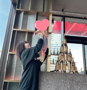 Yuu Tejima Instagram - ・

悠里ちゃんとランチデート🍽️💕

癒されたぁ☺️✨

　

てじっ子がグズった時もイヤな顔ひとつせず

「優ちゃんご飯食べてて〜♪」って言ってくれて　
お外に👶連れてって気分転換させてくれたり、　　
　

ラグジュアリー高い高いしてくれたりめっちゃ遊んでくれた🥹おかげさまで久々ゆっくりご飯食べられましたん♪ 
ありがとう🥹💓
　

ほんといつも優しい✨　
　

#森下悠里　#ランチ　#ママ友　#子連れランチ　#子育てママ