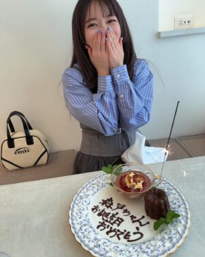 Yuu Tejima Instagram - ・

森戸ちゃんのお誕生日お祝い出来ましたん🎂

どんどん素敵に大人になっていく森戸ちゃんに勝手な母親心として嬉しく思います🐥

今の時代にこんなに真っ直ぐ育つ子いるのね。って感じ🍀笑
ご両親の育て方に尊敬致します🫡
　
　　
　

　
てじっ子の前だとすんごい大人に見えるからこりゃまたすごい！

私の目の前で天使が渋滞してました🩷✨

森戸ちゃん♡たくさん色んな景色を見て益々素敵な美天使になってね🤍

いつも仲良くしてくれてありがとう🧡ラブ🫶

　
　
　
　
　

私がこの日髪の毛セットしてなくて姫カットみたいになっちゃってたから　
　
この歳で私姫カットみたいになってるから気まずいって言ったら… 
　

「良いじゃないですか〜！お揃い嬉しいです〜♪」的な事言ってくれたけど、、
　
　
　

ホント…？？笑　
　
　
　
　
　
　
#森戸知沙希　#天使　#可愛い　#美人　#仲良し　#いつもありがとう　#お誕生日  #お祝い　#おめでとう　#勝手な親心　#笑