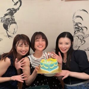 Yuu Tejima Instagram - ・

みひろのお誕生日会🎂

今年もお祝いさせて貰えて嬉しい💓

笑あり涙ありのオモロいお誕生日会でした☺️

みひろらしさ全開で過ごして欲しいです🌈✨

#みひろ　#古川真奈美　#お誕生日 #お祝い　#友達　
#おめでとう