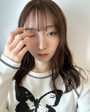 Yuuri Ota Instagram - 年末に髪色を暗くしていただいたのですが、ブリーチをしていたのにも関わらず、まだ色持ちしています。すごい。
チョコレートみたいなブラウンにしてくださいとお願いしました🍫
チョコレートといえば、スーパーに行ったらもうバレンタインに切り替わっていて、年末年始が終わってしまったことに寂しくなりましたな〜
#haircolor #chocolatebrownhair #xgirl @xgirljp