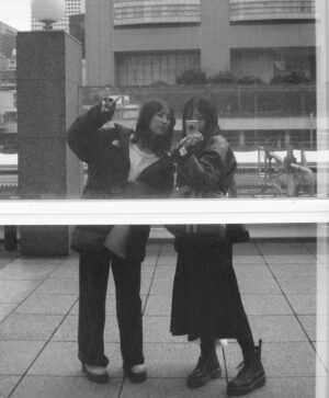 Yuuri Ota Instagram - 10年以上のおとももち🦊
外カメで自撮りしたら、全然表情が揃わなかった。
#canonixy #canonixy920is #オールドコンデジ