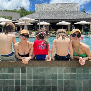 Yuval Scharf Instagram - ‏We took some time Off to get some rest and fresh air for our hearts and bones 🤍🦴🌴🇸🇨

@clubmedseychelles @clubmed