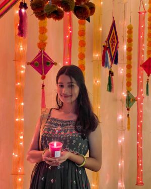Yuvina Parthavi Instagram - Sparkle ✨ and shine it’s Diwali 🪔 time🎉🪔✨

#happydiwali2022 #diwali #yuvinaparthavi #festivevibes #festivewear #festivelights #trending #veeram #yuvina #childartist #chennai #diwalivibes #photodump #diwalipic