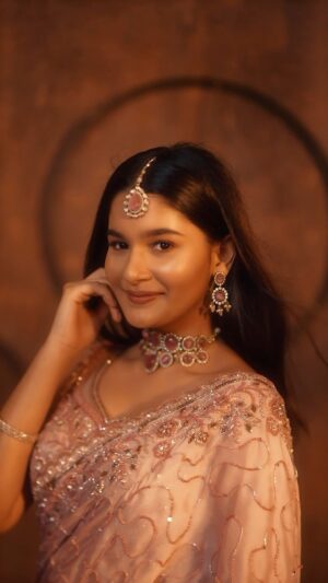 Yuvina Parthavi Instagram - The feminine urge to dress up in saree🌹🌙✨

Outfit: @stitchhousesalem 
Jewellery: @vivahbridalcollections 
Makeup: @kaviyaartistry_off 
Hairdo: @sweh_artistry 
Photography: @ajay_shadowsphotography @shadowsphotographyy 

#yuvinaparthavi #heeramandi #sanjayleelabhansali #explore
#treandingreels