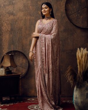 Yuvina Parthavi Instagram - In my “desi girl” era✨🪔🧡

Outfit: @stitchhousesalem 
Jewellery: @vivahbridalcollections 
Makeup: @kaviyaartistry_off 
Hairdo: @sweh_artistry 
Photography: @ajay_shadowsphotography @shadowsphotographyy 
#yuvinaparthavi 
#heeramandi 
#sanjayleelabhansali 
#explorepage 
#royal #devine #aesthetic #desi