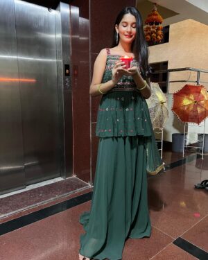Yuvina Parthavi Instagram - Sparkle ✨ and shine it’s Diwali 🪔 time🎉🪔✨

#happydiwali2022 #diwali #yuvinaparthavi #festivevibes #festivewear #festivelights #trending #veeram #yuvina #childartist #chennai #diwalivibes #photodump #diwalipic
