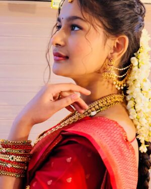 Yuvina Parthavi Instagram - Adi aathi🧨🧨
Song from @jayamravi_official ‘s #siren 🚨
Releasing on FEB16💥
.
.
.
.
#yuvina#yuvinaparthavi #siren108 #adiaathi 
#saree