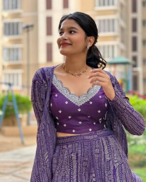 Yuvina Parthavi Instagram - 🎵🚨#siren promotions 🚨 @thehmmofficial 🎵
🪻💜👠🧞
.
.
.
.
Mua: @makeup_by_kez 
Hair do: @banuhairstylist 
Couture: @nirali_design_house 🧞