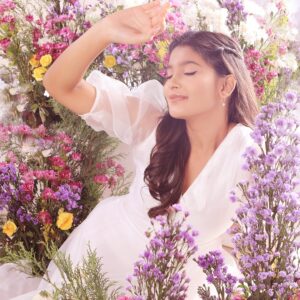 Yuvina Parthavi Instagram - my time to bloom🌸🌷🪽
.
.
.
.
.
.
Photography: @alex_judeson 
Mua: @arthibalajimakeoverstyles 
Outfit: @effingo.arcadia 
Hairdo: @muthulakshmiravichandran