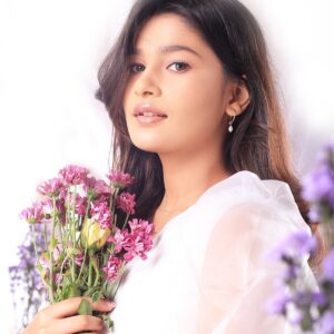 Yuvina Parthavi Instagram - my time to bloom🌸🌷🪽
.
.
.
.
.
.
Photography: @alex_judeson 
Mua: @arthibalajimakeoverstyles 
Outfit: @effingo.arcadia 
Hairdo: @muthulakshmiravichandran