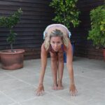 Yuyuniz Navas Instagram - La vida, es el baile de dos entes, por una parte la mente y por otra la materia. Podemos distinguir, pero no separar. Una es la sombra de la otra. La libertad está ahí. Ven a mi Clase #YogaParaTi @wellness.hub.cl @mallplazacl Domingo 1/10 a las 18:15 trae tu Mat, clase gratis ( baja la App MiMall e inscríbete) #yoga #asana #yama #niyama #asana #yuyuniz #aprendeyogaconmigo