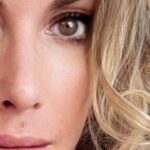 Yuyuniz Navas Instagram - La vida es el arte de cada momento, de cada talento cuando se expresa y se comparte. @peluqueria_myhead es el espacio para que esto suceda. @fran_pelu @jennifer.marinovillegas Aquí cada profesional, es un talento. Tecnica, maestría, música y belleza en un solo lugar. Agenda tu hora #peluqueriamyhead #rubio #cabellosano #yuyudato 🎵