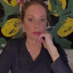 Yuyuniz Navas Instagram - Te invito a ver y escuchar nuestro LIVE con @dr.sauldavila hablar de Salud no es fácil, y encontrar un médico integrativa, que entienda el dolor y al paciente, es un privilegio. Cómo entender el dolor ?, Porque nos enfermamos? Qué le pasa al alma? Y cuáles son las herramientas?, Que de escucharnos. Gracias a todos los que nos acompañaron , nos vemos la próxima! #livetour #medicodeldolor #drsauldavila #yuyuniz #yoga #mindfulness