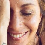 Yuyuniz Navas Instagram - Limites para respetarlos o traspazarlos, ponerlos hace bien, no tenerlos daña. Límites para cruzar y salir a buscar de la mano Límites que encarcelan y lugares sin límites #felizviernes #tocarte #vueltayvuelta #yuyuquotes