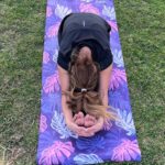 Yuyuniz Navas Instagram - Hay una grieta en todo, así es como entra la luz. #yoga #yuyuquotes #mindfulness #surrender #pachimotanasana @martinpetit1