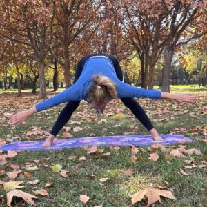 Yuyuniz Navas Instagram - El Yoga, es la mejor herramienta de auto educación y realización a la vez.
A través del cuerpo logramos desarrollar niveles de conciencia, y liberar toxinas.
El Yoga, es también la perfecta herramienta de salud, ya que nos permite trabajar sobre nuestra atención.
La fluctuación de pensamientos,  la atención dividida, y la pérdida de memoria, perjudica enormemente nuestra salud física y mental.
#practicadeyoga #memoria #atencion #dristi #saludmental #foco #elcaminodelyoga
@martinpetit1