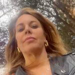 Yuyuniz Navas Instagram - Todo cambio molesta, incómoda y duele. Nada crece sin dolor, pero todo pasa. De eso se trata estar aquí, todo es para crecer y seguir desarrollándonos. Quítale drama, no exageres y cambia el significado, verás cómo se alivia el corazón y se hace más ágil la vida, sonríe. #lavidaesbella #felizmartes #yuyuquotes #quieretemas #elcaminodelyoga