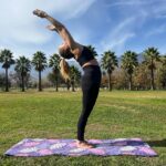 Yuyuniz Navas Instagram - Qué frágil puede ser la vida, así como el viento, como el tiempo, o cómo el cuerpo cuando lo sientes, y que garra que tiene también cuando es fuego, e intención. Nada es separado, no existe lo uno sin lo otro #felizmiercoles #mitad #yuyuquotes #miyogatuyoga #yuyuyoga #ahimsa #satnam @martinpetit1