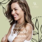 Yuyuniz Navas Instagram - ¡Amamos la maravillosa presencia de @yuyuniz72 para esta edición de #ExpoWellness! 💚⚡️🧘‍♀️ Yuyuniz ha enseñado el Yoga a mujeres, hombres, niños y adulto mayor, hace más de seis años, escribe dando Consejos de Yoga y Salud, con la gran satisfacción de poder ser una instructora para que cada uno encuentre su poder. 🫰🏼🤩 ✨Convencida que la transformación que puede tener cada uno, es el salto cuántico a la realización y a vivir en paz✨ “Tu esfuerzo, es voluntad, es salud, es Yoga. El Yoga te entrena, en el cuerpo, la emoción, la mente y te conecta con el espíritu. Tengo absoluta certeza, el Yoga, es la mejor herramienta para educarnos y realizarnos. Mantener una practica habitual te permite estar presente, y cultivar la salud, la sabiduría, la alegría, tan necesaria en estos tiempos. El Yoga te hace dueño de ti mismo, y de tu mente” Vive este fin de semana su increíble clase junto a muchas más! 🙌🏼✨ 🧘‍♀️💆‍♀️ La clase comienza con una pequeña presentación de Quien soy, y Qué es el Yoga. A continuación para conectar el cuerpo y salir de la mente, realizaremos un Automasaje Chamánico, técnica de Masaje simple que permite rápidamente limpiar la toxina, el estrés y la mente. Para así entrar en el mundo de las posturas y ejercicios que ayudarán a oxigenar, liberar y equilibrar tu cuerpo de forma necesaria por una hora. ¡Los esperamos en @mallportal este 28 de septiembre a 01 de octubre! . . . #yoga #wellness #encuentrowellness #yogachile #clasedeyoga #yogagratischile