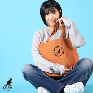 Yuzuki Hirakawa Instagram - 🦘
⁡
KANGOL REWARDさんとのコラボアイテムの受注生産が本日よりスタートしました！
⁡
今回は、Tシャツ・トレーナー・トートバッグの3種類をデザインさせて頂きました！
⁡
私が大好きなコーヒーをモチーフにしています☕️🌱
⁡
どなたでも使いやすいデザインやカラーを考えて作ったので、是非お手に取って頂けると嬉しいです✨️
⁡
よろしくお願いします🙌🏻
⁡
⁡
#KANGOLREWARD
@kangol__reward