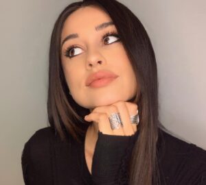 Yvette Monreal Instagram - Press Day 🐱✨

Thank u my girls💄♥️
Hair: @natasharg 
Makeup: @archangelachelsea