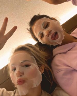 Yvette Monreal Instagram - Best time the other night my girly girl⭐️! Always an adventure when I’m with you🥹🍿🍕✨
🤍🐱
