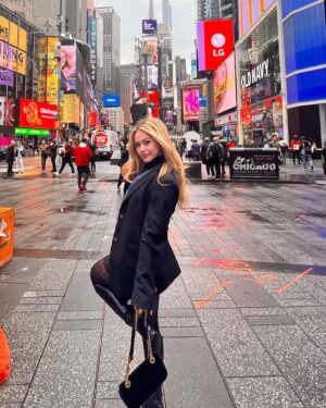 Yvette Monreal Instagram - NY memmys💭🗽💕