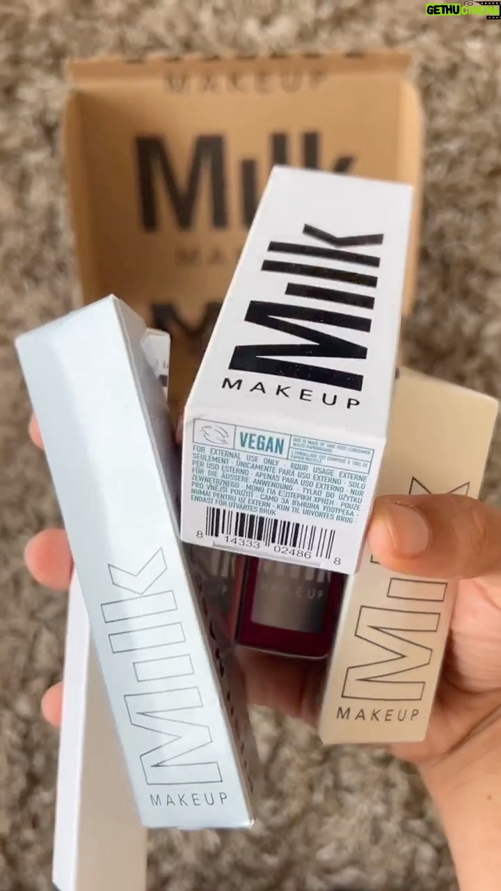Yvette Monreal Instagram - Minimal look 🩵🫧 When your blush doubles as a lip and eye combo💋🫧>>> #milk #ad