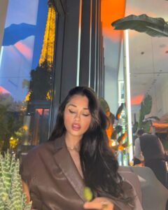 Yvette Monreal Instagram - Olive juice at the Pullman🍸🤎😚✨