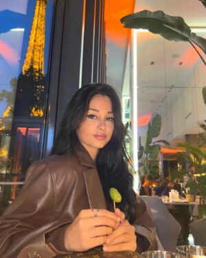 Yvette Monreal Instagram - Olive juice at the Pullman🍸🤎😚✨