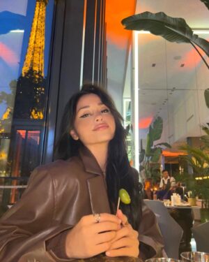 Yvette Monreal Instagram - Olive juice at the Pullman🍸🤎😚✨