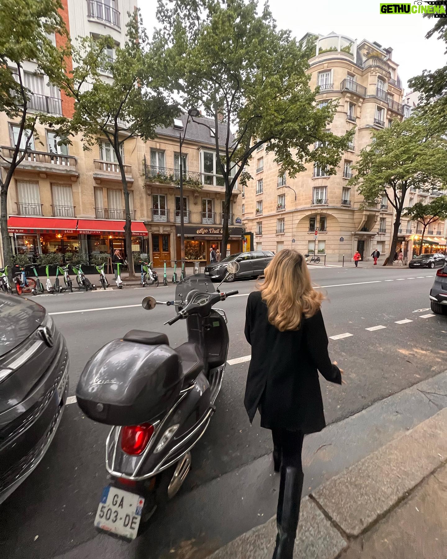 Yvette Monreal Instagram - When work brought you art, spaghetti and your little travel baguette 🥹🥖 💕. 🍝 🖼️🧳