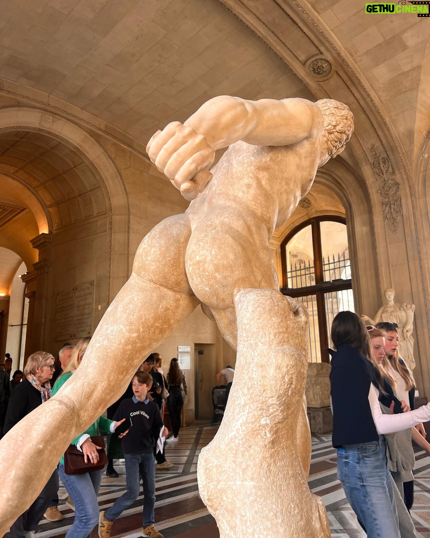 Yvette Monreal Instagram - When work brought you art, spaghetti and your little travel baguette 🥹🥖 💕. 🍝 🖼️🧳