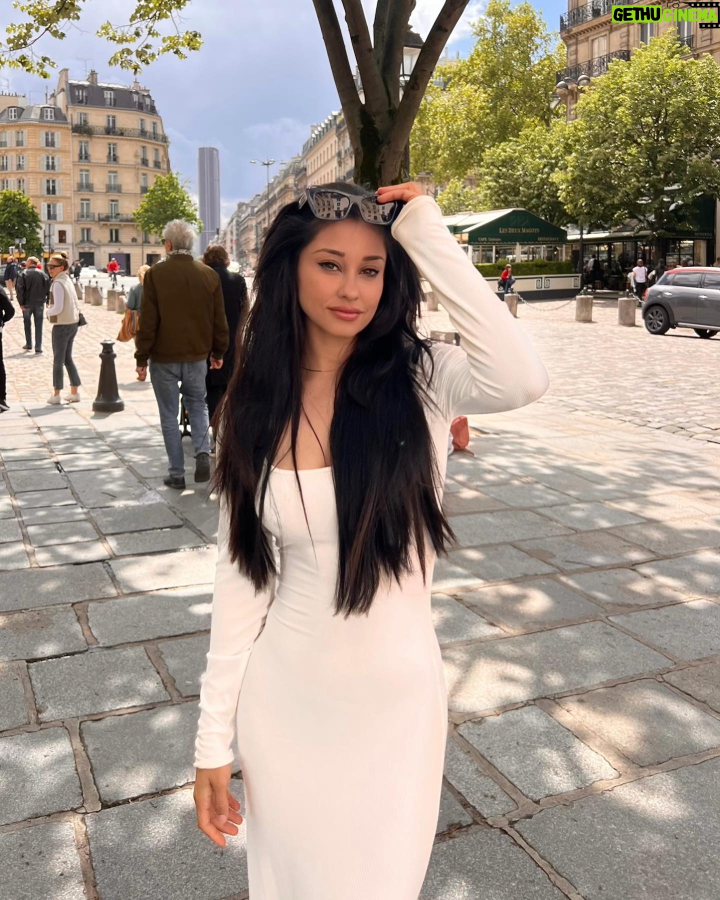 Yvette Monreal Instagram - When work brought you art, spaghetti and your little travel baguette 🥹🥖 💕. 🍝 🖼️🧳
