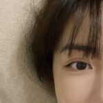 Yvonne Liang Instagram - · 💭養精蓄銳的日子，想到之後的新挑戰又迫不及待。 💭使用腦力與判斷力再加一點勇氣的高峰。 💭和純淨氣質的人在一起都會有種被淨化的感覺。 💭為有時瘋魔的自律感到滿意。 💭最近做了很多不可思議的夢，夢境應該就是人生的另一個平行時空吧。 💭僅僅是一個眼神，就覺得足夠浪漫。 💭家裡來了綠繡眼朋朋築巢： 『動物似乎有預知的本能，懂得遠離災害，鳥類會往磁場較好的位置聚集，找尋美好安全的地方來築巢，以繁衍後代。「鳥」雖為禽，意象為鳳，有鳳來儀是件喜事，牠們把窩安在哪裡，就表示此地的風水、氣場都非常好。』 💭週六有檳城玩很大500集，烈陽溼汗，與熱情的我們。