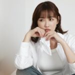 Yvonne Liang Instagram - 前陣子去日本時，白天跟夜晚的溫差大，但出去玩就是懶得穿厚重的外套（欠揍🥴）吹了不少冷風，回到台灣後，剛好在季節交替的月份，氣溫也是忽冷忽熱，平時可稱健康寶寶的我，竟然真的開始有點鼻塞、打噴嚏、喉嚨乾澀的感覺🤧真是懊惱⋯不能輕忽天氣多變的威力啊！ 意識到似乎是感冒不舒服的時候，已經是深夜了，隔天還要工作，擔心鼻塞會不好入睡，心情也跟著鬱悶起來🥲趕快吃一顆伏冒綜合鼻炎錠，再洗個舒服的熱水澡，感覺鼻塞好多了、呼吸也暢通許多，隔天起床症狀就已經紓緩很多，有伏冒真好🤎 把自己照顧好，要常備著❰伏冒綜合鼻炎錠❱！即使不小心感冒也能馬上應急的安心小幫手，在流鼻水、鼻塞、打噴嚏症狀出現時，一杯溫水、一顆鼻炎錠，可以迅速有感的緩解因為感冒引起的各種鼻炎症狀。 除了家裡常備伏冒，出國或在外地旅遊工作，一定也要帶著常備藥因應緊急狀況，如果不小心因為天氣變化、日夜溫差大有感冒症狀出現時，可以很快的緩解不適也節省時間，不影響到旅遊的好心情，跟我一樣懶惰怕生病的人～再怎麼樣還是要帶件外套出門啦😝 如果你跟我一樣擔心因為天氣溫差大感冒了影響到計劃好的旅行，可以點下面的抽卡連結，看看你的感冒指引是什麼，一起正面積極擊退感冒！ https://dcard.link/Sr2MRI #伏冒小綠盒 #伏冒鼻炎錠 #制伏感冒就用伏冒 如對產品有任何問題，請直接聯絡普拿疼伏冒消費者服務專線 0800-212259 本品為醫師藥師藥劑生指示藥品 / 使用前請詳閱說明書警語及注意事項 / 衛署藥輸字第025297號/ 北市衛藥廣字第113050105號 /英商葛蘭素史克消費保健用品股份有限公司台灣分公司 / 台北市忠孝西路一段66號24樓 / Trademarks owned or licensed by Haleon ©2024 Haleon or licensor PM-TW-PCF-24-00020