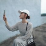 Yvonne Liang Instagram - 在平行宇宙裡， 每個版本的人生都是存在的， 只是現在的意識，選擇了其中一個版本而已。 那麼，我們就可以安心的過好此刻的版本了， 因為其他的遺憾，在別的平行時空都會補足的。 #好 🍃