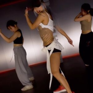 ZSun Instagram - 오로지 에너지로 불태웠던🥵🔥 
#Trakatá @ptazeta_ 
@bangall_danceacademy