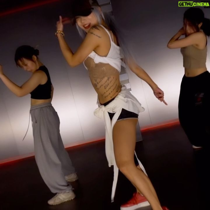 ZSun - 1.7K Likes - 오로지 에너지로 불태웠던🥵🔥
#Trakatá @ptazeta_
@bangall_danceacademy